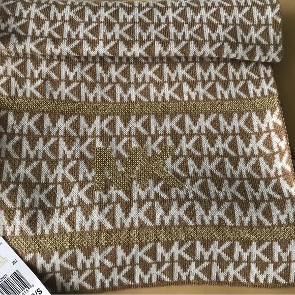 ✨ BNWT Michael Kors hat and scarf set ✨ - Picture 3 of 7
